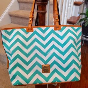 Dooney and bourke purse